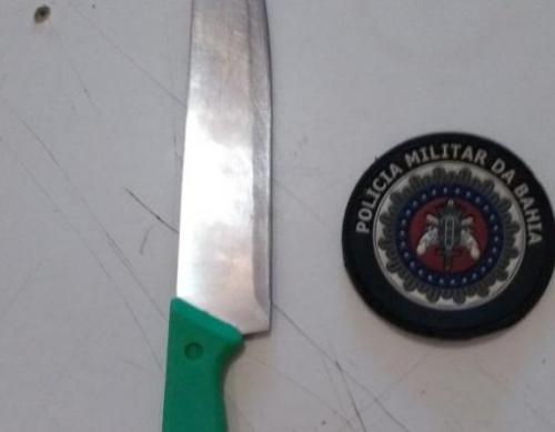 Supostamente com o intuito de matar o prefeito, homem é detido com peixeira em Jussiape