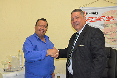 Vereador Léo Vasconcelos apresenta projetos de concessão de títulos de cidadãos brumadenses