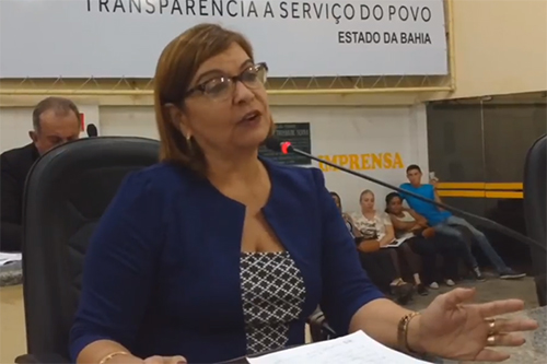 Vídeo: Projeto de Lia Teixeira que reduz em 15 dias o recesso dos vereadores em Brumado é aprovado; Zé Ribeiro se absteve