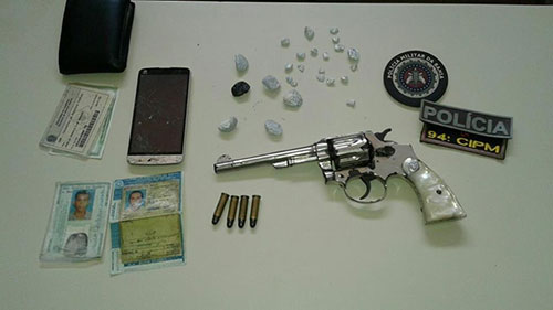 Licínio de Almeida: Polícia Militar prende homem portando arma e drogas