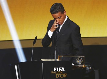 Wendell Lira vence votação popular e leva o Prêmio Puskás de 2015