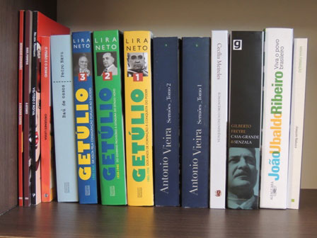 Câmara de Vereadores adquire novos livros para acervo da biblioteca pública