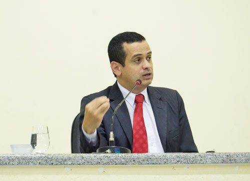 Weliton Lopes comentou sobre moção de aplausos que seria concedida a Vitória Bandeira