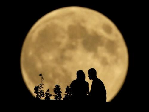 Superlua ocorrerá na noite deste domingo; saiba o que é o fenômeno