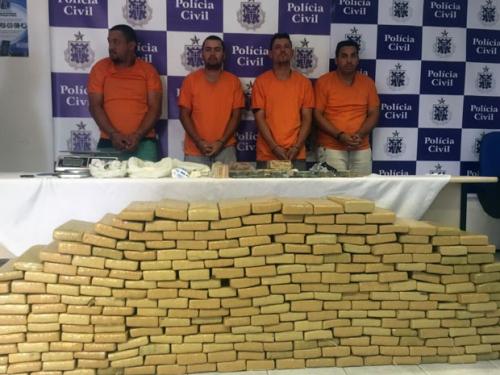 Quatro são presos com 303 kg de maconha e R$ 74 mil em espécie