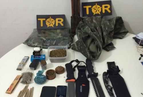 Dois homens são presos em posse de drogas e armas brancas em Caetité