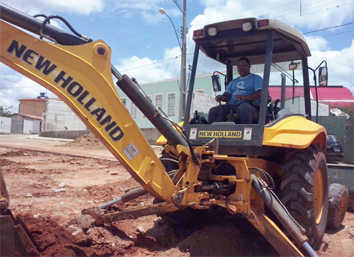 Prefeitura de Maetinga realiza melhorias de ruas e reforma da Praça Durvalino Furtuoso