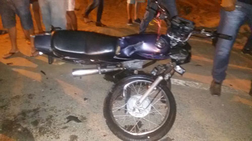 Três pessoas ficam feridas em acidente envolvendo carro e moto em Malhada de Pedras