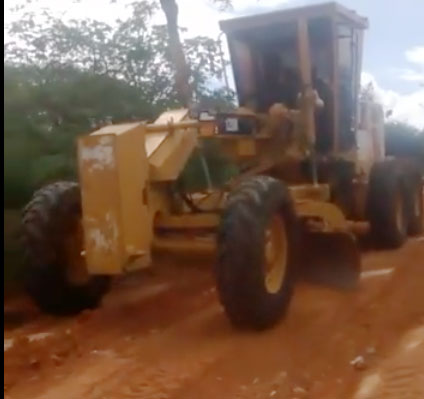 Prefeitura de Malhada de Pedras intensifica trabalho de patrolamento nas estradas da zona rural