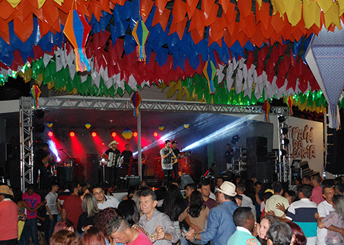 Valorizando a tradição: Prefeitura de Malhada de Pedras realizou o São João 2017