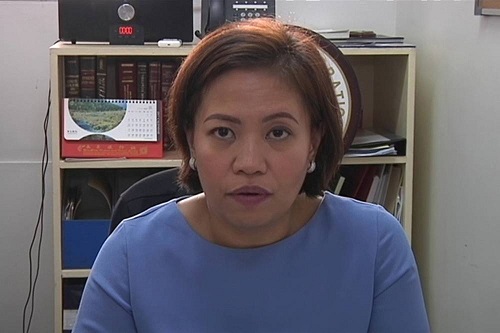 Companheira do atirador de Las Vegas chega aos Estados Unidos