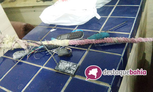 Polícia faz vistorias nas carceragens da delegacia de Brumado; celular e outros objetos foram encontrados