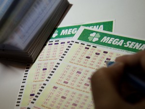 Mega-Sena pode pagar R$ 14 milhões nesta terça-feira