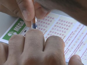 Mega-Sena pode pagar R$ 15 milhões neste sábado