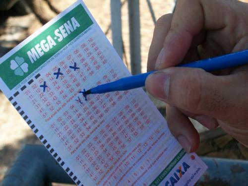 Ninguém acerta Mega-Sena e prêmio acumula em R$ 30 milhões 