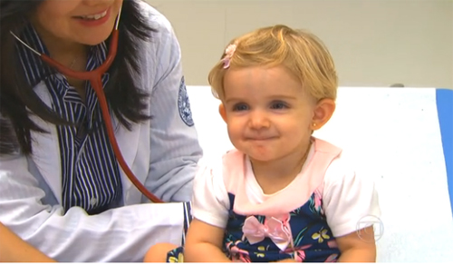 Menina se cura sozinha à espera de novo coração