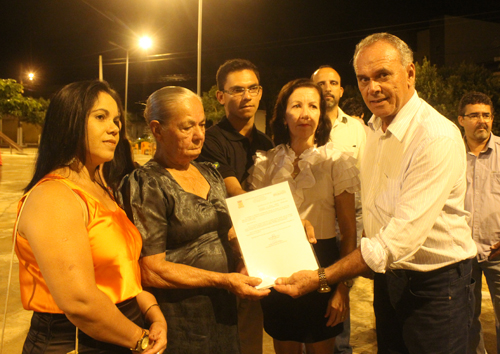 Praça Maria Aparecida Ferreira é inaugurada com presença da comunidade e comitiva municipal 