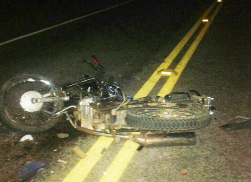 Moto fica em pedaços e homem morre após colisão com caminhão em Jussiape