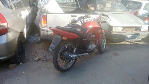 Moto tomada de assalto de entragador de pizza é recuperada pela polícia