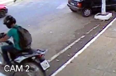 Moto da prefeitura encontrada na Praça Coronel Zeca Leite, pertence a Secretaria de Agricultura, Recursos Hídricos e Meio-Ambiente