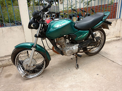 Em Brumado, menor rouba moto e na fuga sofre acidente batendo contra um muro