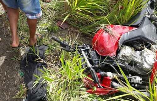 Casal morre em batida entre motocicleta e carro na BA-046