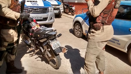 Polícia Militar recupera moto que estava sendo utilizada em assaltos em Brumado