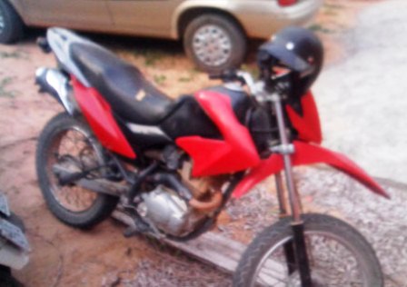 Policia apreende motocicleta roubada