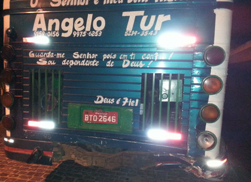 Filho de ex prefeito de Aracatu morre ao colidir veículo em ônibus que transportava romeiros