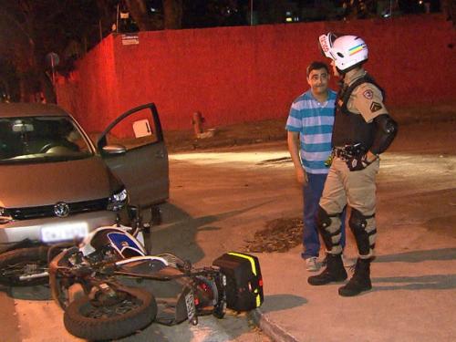 Padre embriagado é flagrado em blitz após bater em motocicleta da PM
