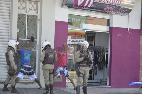 Polícia intensifica abordagens nas ruas de Brumado no intuito de combater o crime