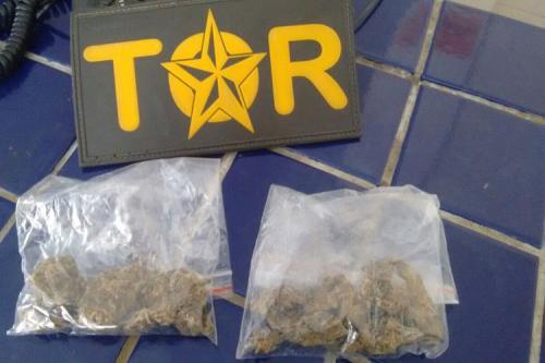 Brumado: Polícia conduz homem à delegacia por estar de posse de maconha; parte da droga dentro da cueca
