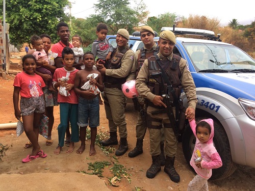 Crianças brumadenses são presenteadas com brinquedos doados pelo juiz Genivaldo Guimarães