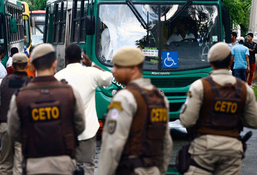 Gratuidade para policiais em ônibus é suspensa a partir de hoje