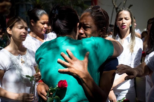 Funcionária de creche incendiada por vigia morre após um mês internada em MG