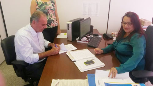 Prefeito de Aguiberto assina renovação do convênio com o TOPA