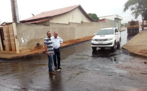 Prefeitura realiza ampla recuperação asfáltica de ruas nos bairros Santa Tereza e Olhos d’Água