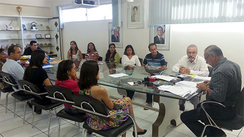 Prefeito Aguiberto empossa 11 novos concursados em Brumado