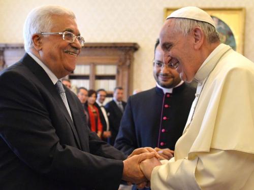 Papa Francisco recebe Mahmoud Abbas por 20 minutos no Vaticano