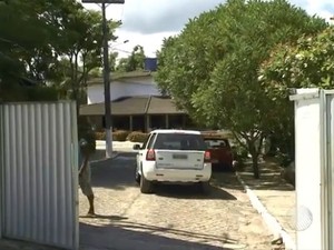 Presos suspeitos de assaltar casa do ex-ministro César Borges