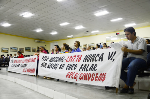 Professores e demais servidores vão à câmara por campanha salarial