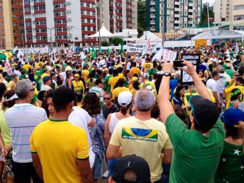 Manifestantes fazem protesto em Salvador contra governo e corrupção