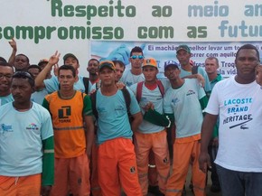 Gari é detido ao varrer rua na Bahia e poeira incomodar PMs, diz sindicato