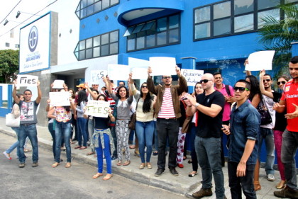 Estudantes protestam por “FIES” em Conquista