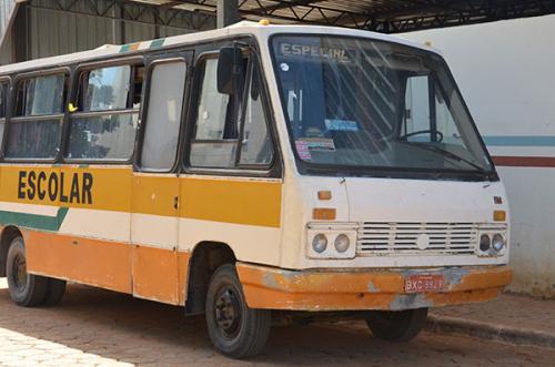 População denuncia que ônibus sucateados estão fazendo o transporte escolar em Rio do Antônio; vereador confirma