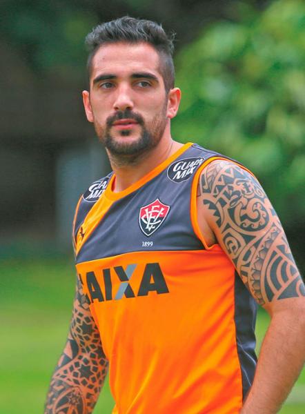 Sem nunca ter perdido um BaVi, Escudero é arma do Leão para clássico