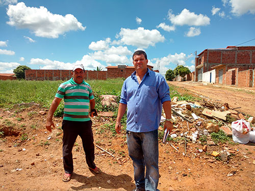Vereador Rey de Domingão visita o Bairro Jardim de Aláh em Brumado para ouvir os reclames dos moradores
