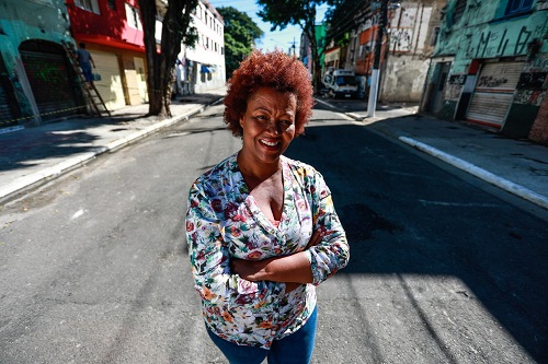 Pastora trabalha há mais de 10 anos na Cracolândia e já adotou 2 filhos de usuários