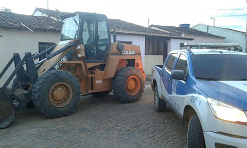 Polícia apreende máquina avaliada em 180 mil reais na propriedade do presidente da Câmara de Rio do Antônio