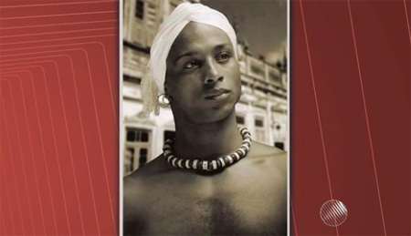 Bailarino é morto a facadas em casa